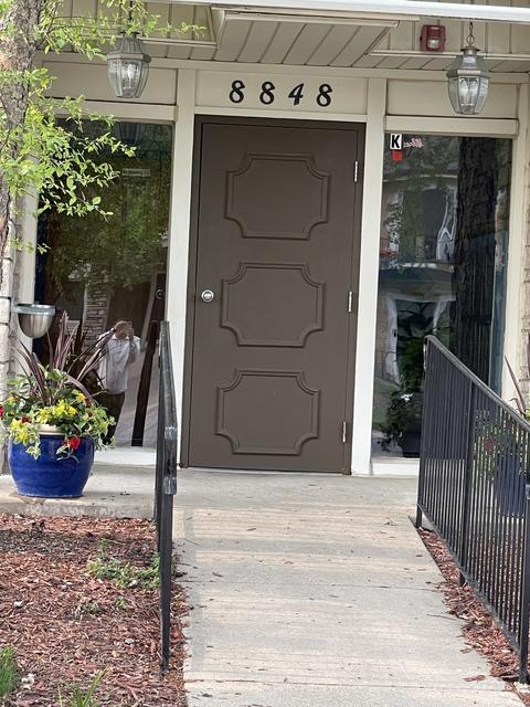 8848 Kenneth Dr #2C, Des Plaines, IL 60016