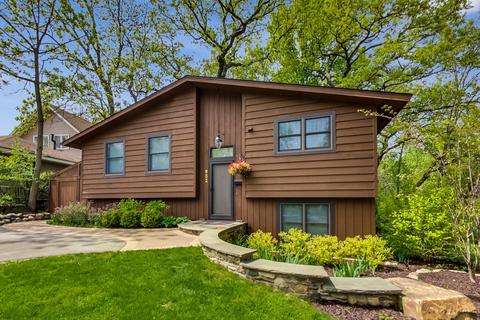 952 NW Holcomb Dr, Mundelein, IL 60060