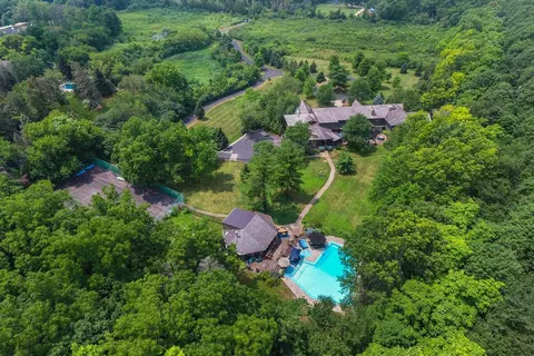 300 Otis Rd, Barrington Hills, IL 60010