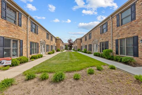 1790 Sessions Walk, Hoffman Estates, IL 60169 photo 2