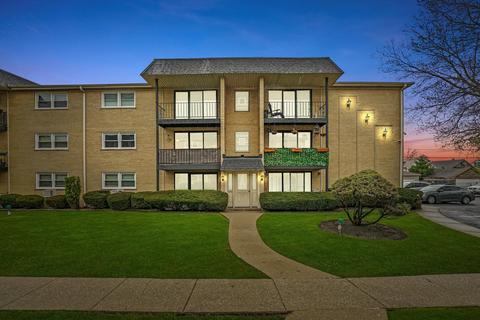 6560 W Roscoe St #2N, Chicago, IL 60634
