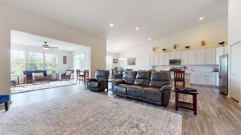5841 Fairview Ln, Hoffman Estates, IL 60192 photo 9