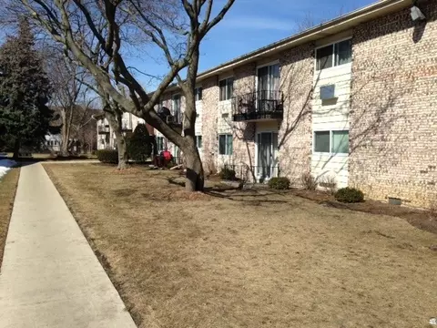 8996 Kennedy Dr #103C, Des Plaines, IL 60016