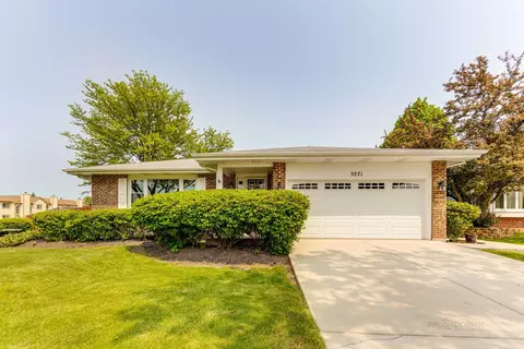 5571 Redford Ln, Hanover Park, IL 60133