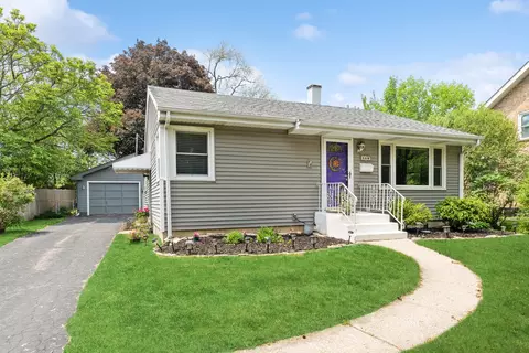 110 N Linden Ave, Westmont, IL 60559