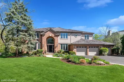 1048 Woodlawn Rd, Glenview, IL 60025