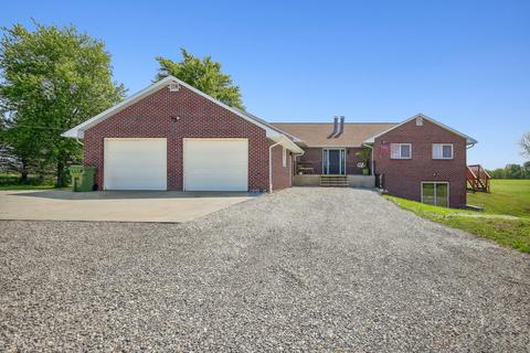71 County Road 2150 Rd, Mahomet, IL 61853