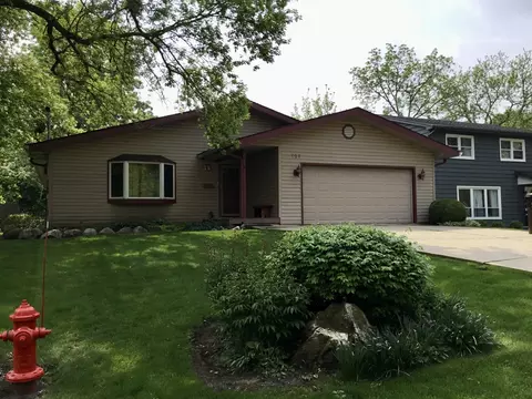 127 Forest Ave, Lake Zurich, IL 60047