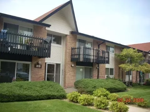 19 Kingery Quarter #106, Willowbrook, IL 60527