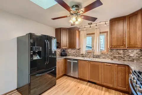 4400 Sycamore Ln, Rolling Meadows, IL 60008 photo 2