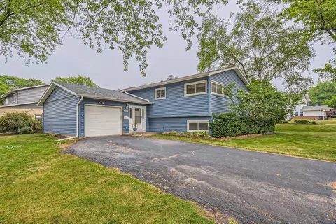 4400 Sycamore Ln, Rolling Meadows, IL 60008