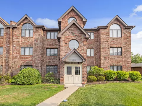 8771 Waterfront Dr #3B, Palos Hills, IL 60465