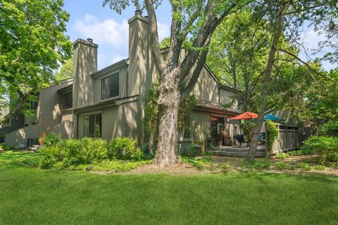 316 Shoreline Rd, Lake Barrington, IL 60010