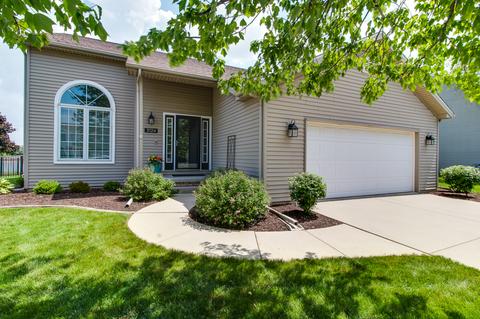 3124 Monterey Rd, Bloomington, IL 61704