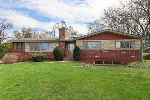 455 Maplewood Dr, Barrington, IL 60010