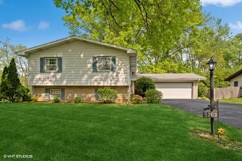 5703 E Clover Dr, Lisle, IL 60532
