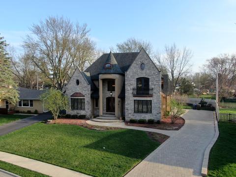 356 Sycamore Dr, Naperville, IL 60540