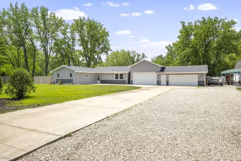3255 Cardinal Ct, Morris, IL 60450