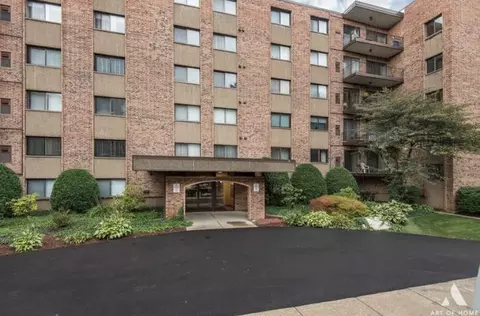 1702 Mill St #406, Des Plaines, IL 60016