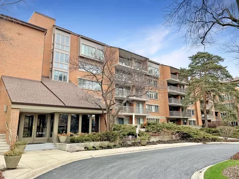 22 Park Ln #403, Park Ridge, IL 60068