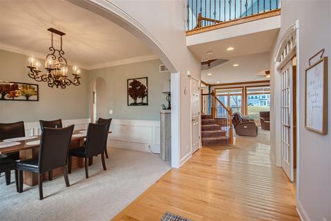 167 Winding Hill Dr, Elgin, IL 60124 photo 2