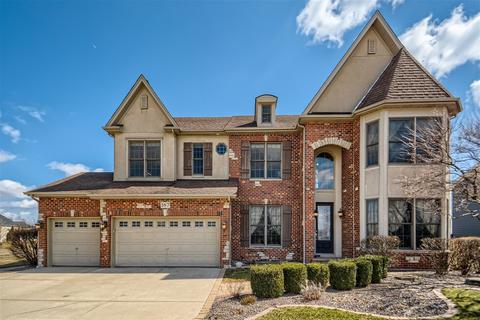 167 Winding Hill Dr, Elgin, IL 60124 photo 1