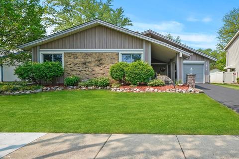 5874 E Beverly Cir, Hanover Park, IL 60133