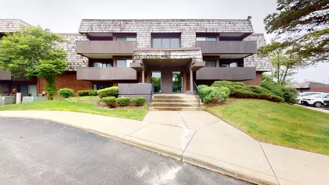 525 Timber Ridge Dr #105C, Carol Stream, IL 60188