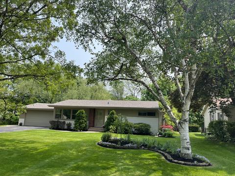 919 Highland Rd, Mundelein, IL 60060