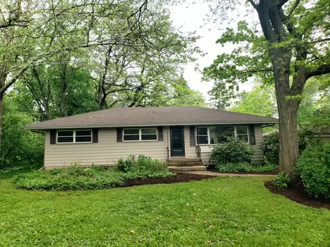 23 W530 W Trails End Rd, Carol Stream, IL 60188