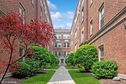 7320 N Honore St #401, Chicago, IL 60626