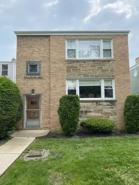 8215 Kilpatrick Ave, Skokie, IL 60076