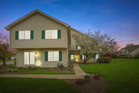 12 W Acorn Ln #12, Lake In The Hills, IL 60156