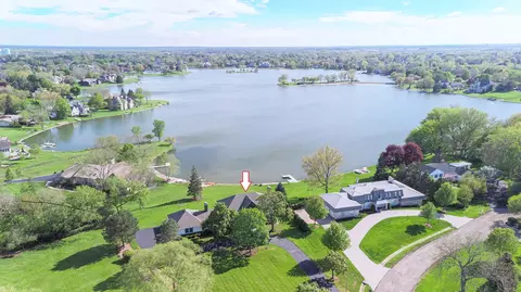 7 Back Bay Dr, South Barrington, IL 60010