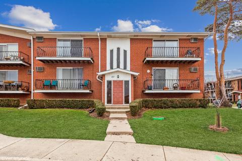 27 Willow Way #105, Westmont, IL 60559