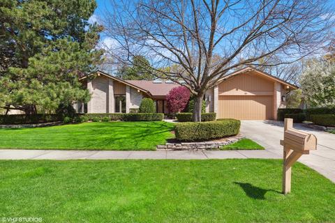 30 Tamarisk Ln, Deerfield, IL 60015