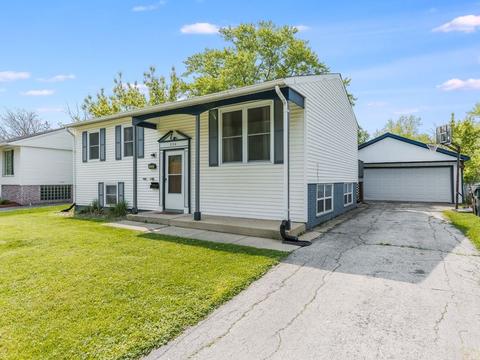 220 E Maple Dr, Glenwood, IL 60425