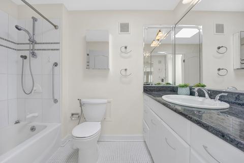 1252 W Westgate Ter, Chicago, IL 60607 photo 12