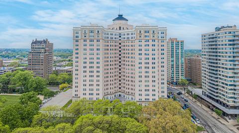 5555 N Sheridan Rd #223, Chicago, IL 60640
