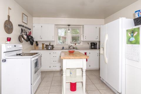 209 E 2nd St, Gridley, IL 61744 photo 5