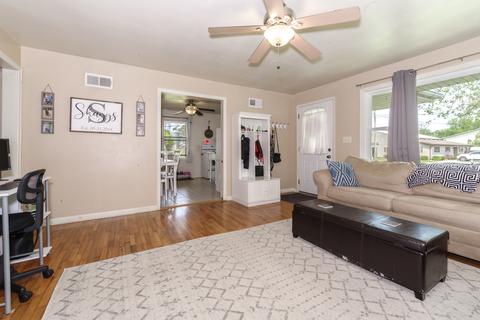 209 E 2nd St, Gridley, IL 61744 photo 4