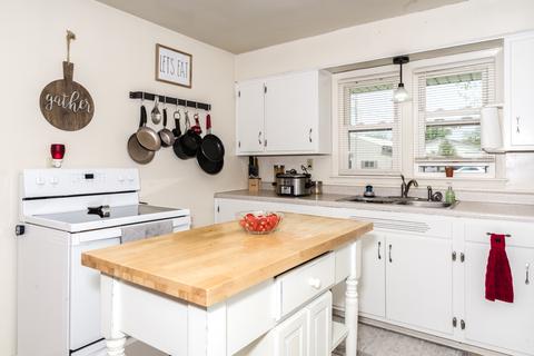 209 E 2nd St, Gridley, IL 61744 photo 7