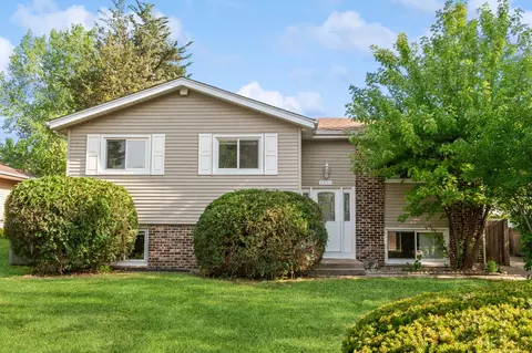 3430 Sorrel Dr, Northbrook, IL 60062