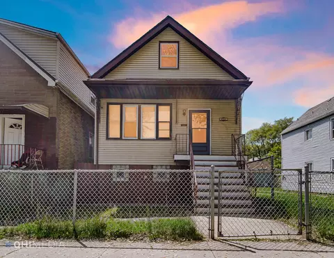 8516 S Escanaba Ave, Chicago, IL 60617