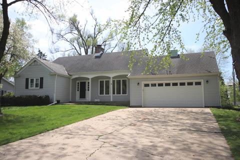 3303 W Fairway Dr, Mchenry, IL 60050