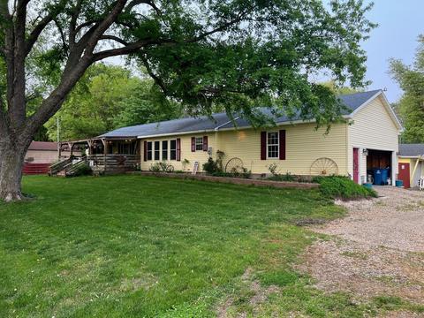 616 S 2nd St, San Jose, IL 62682