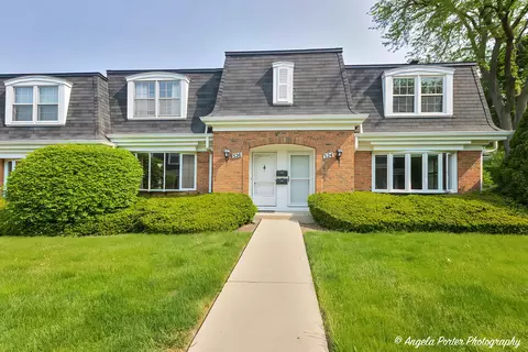 326 Eastern Ave, Barrington, IL 60010