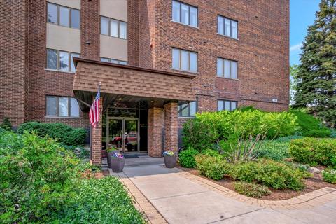 453 Raintree Dr #1A, Glen Ellyn, IL 60137