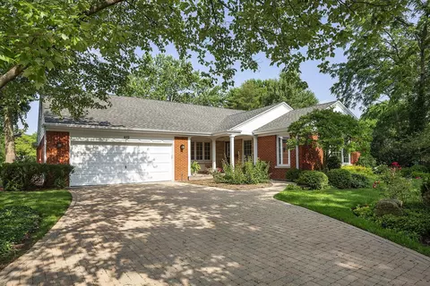 612 Hill Cir, Glenview, IL 60025