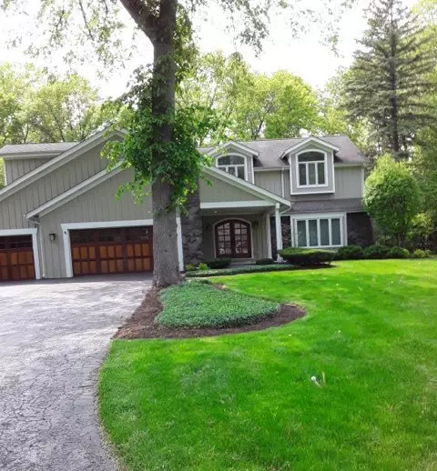 1558 S West Fork Dr, Lake Forest, IL 60045